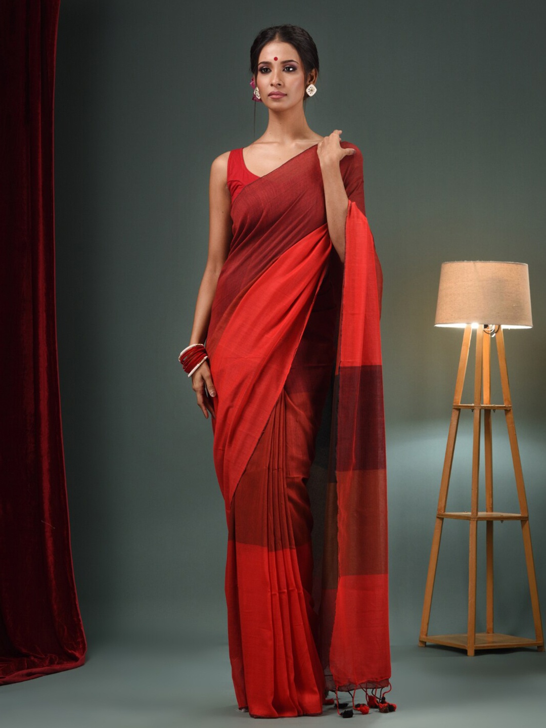 

Charukriti Colourblocked Pure Cotton Saree, Red