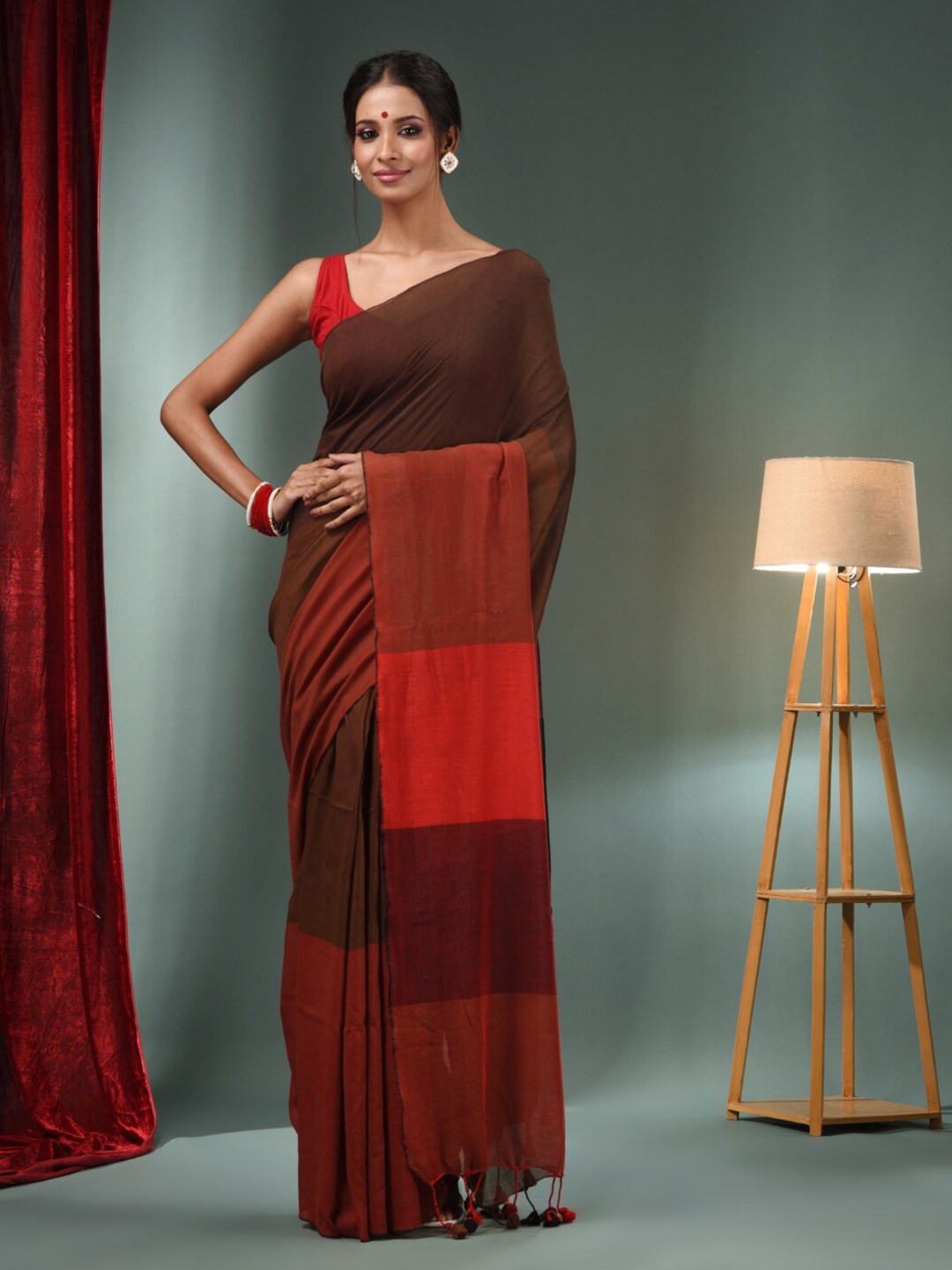 

Charukriti Colourblocked Pure Cotton Saree, Red