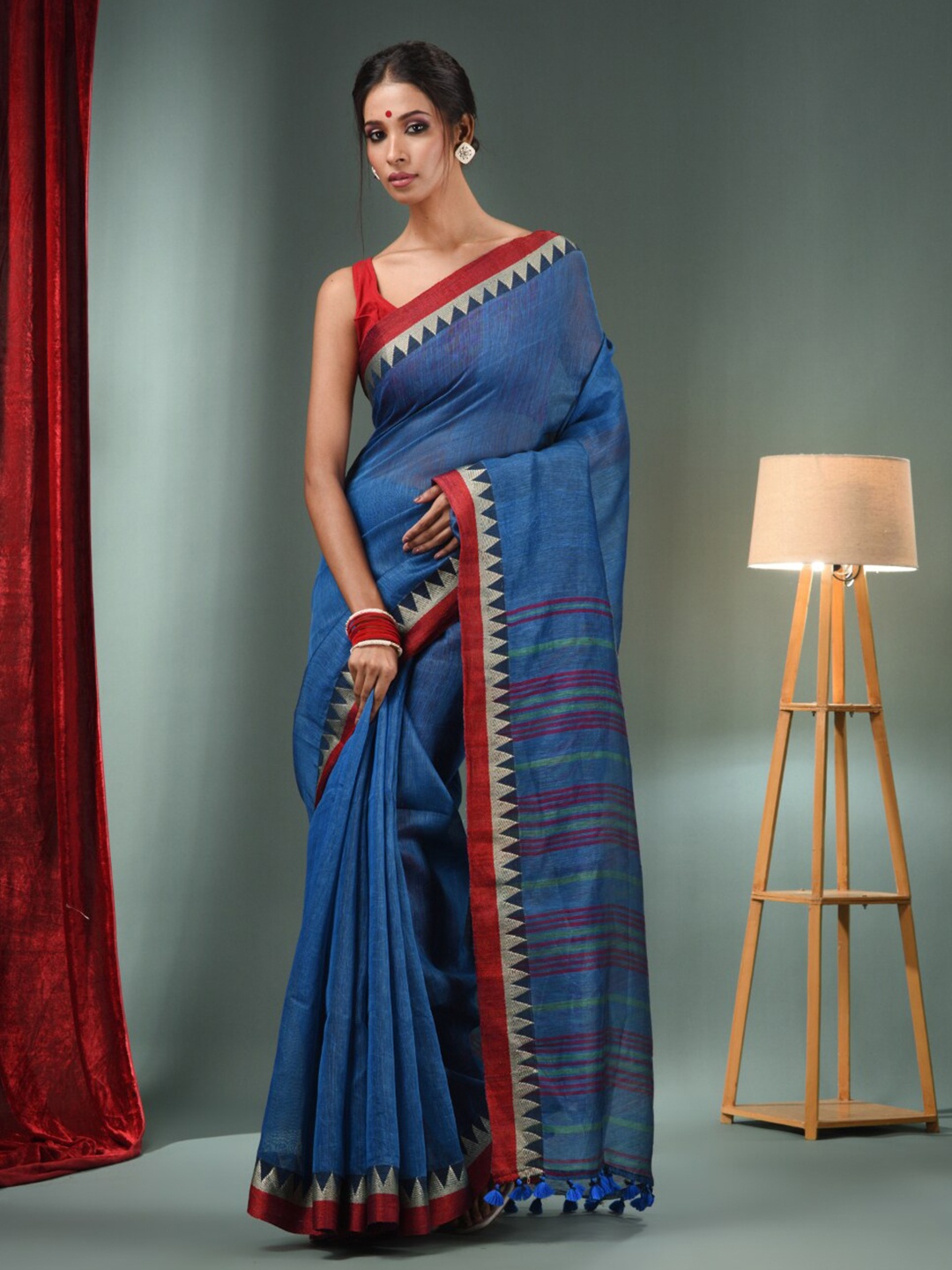 

Charukriti Linen Blend Saree, Blue