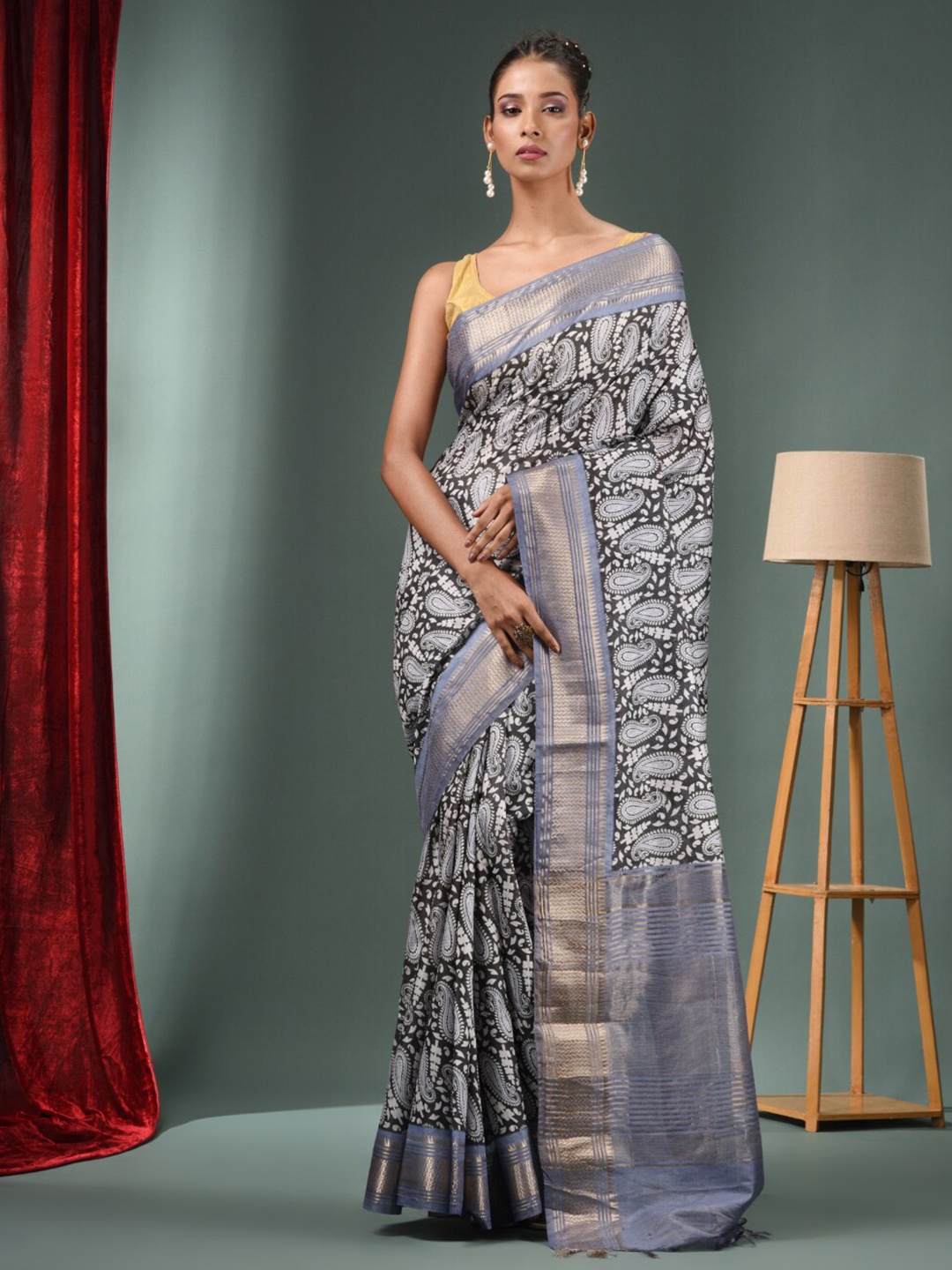 

Charukriti Paisley Printed Zari Saree, Grey