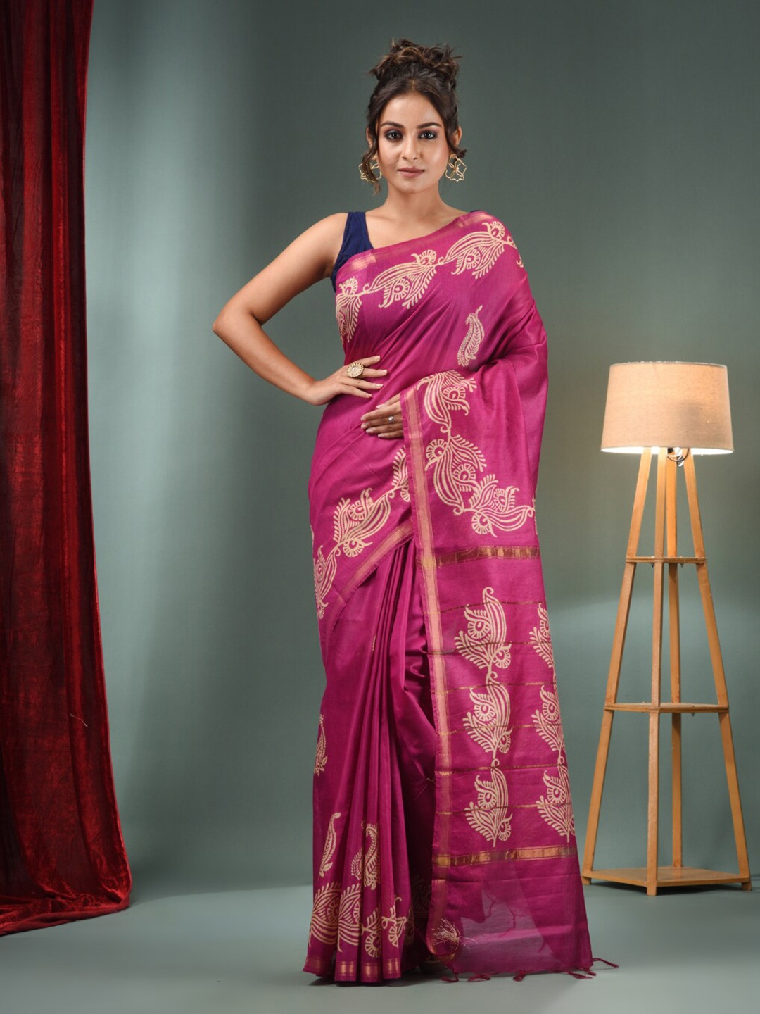 

Charukriti Ethnic Motifs Printed Zari Saree, Pink