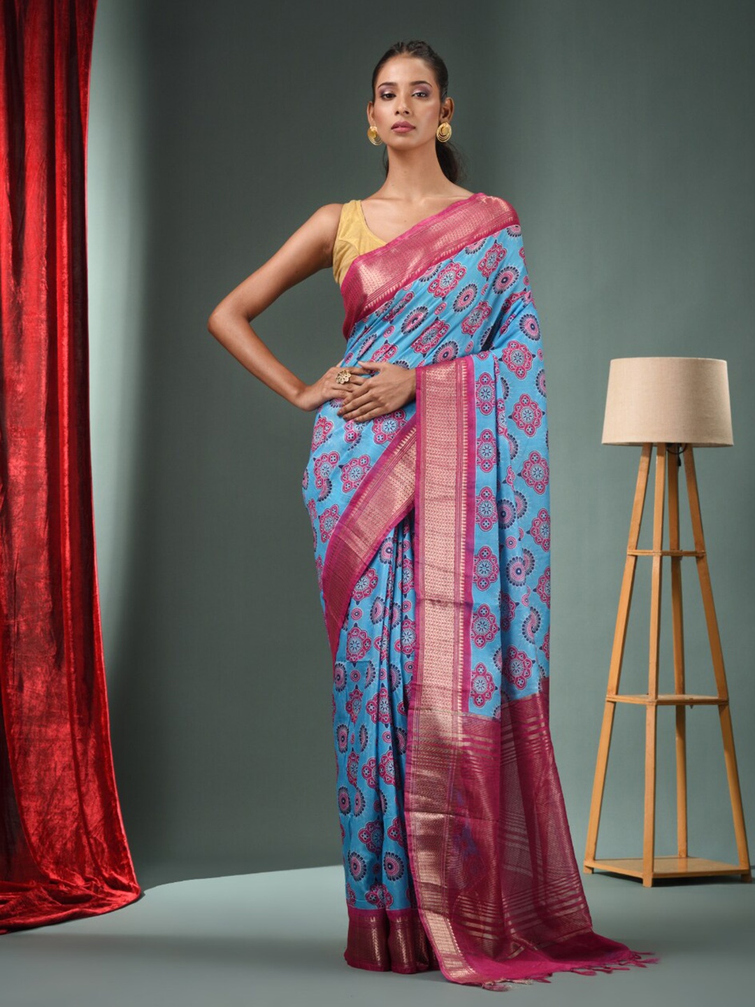 

Charukriti Ethnic Motifs Printed Zari Saree, Blue