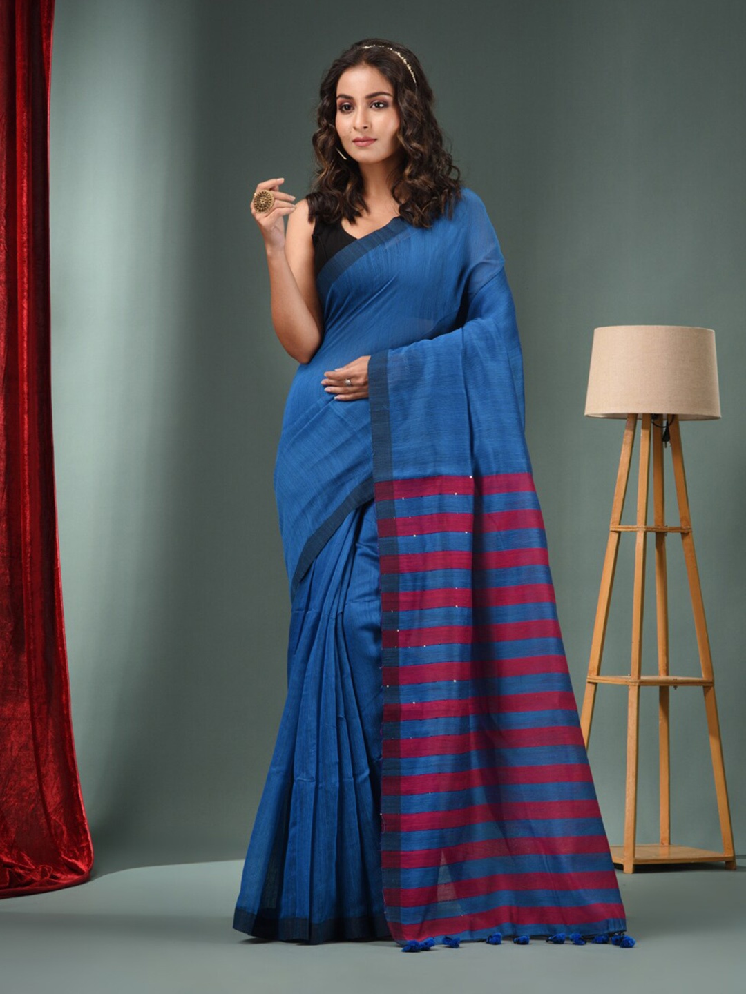 

Charukriti Cotton Blend Saree With Stripes Pallu, Blue