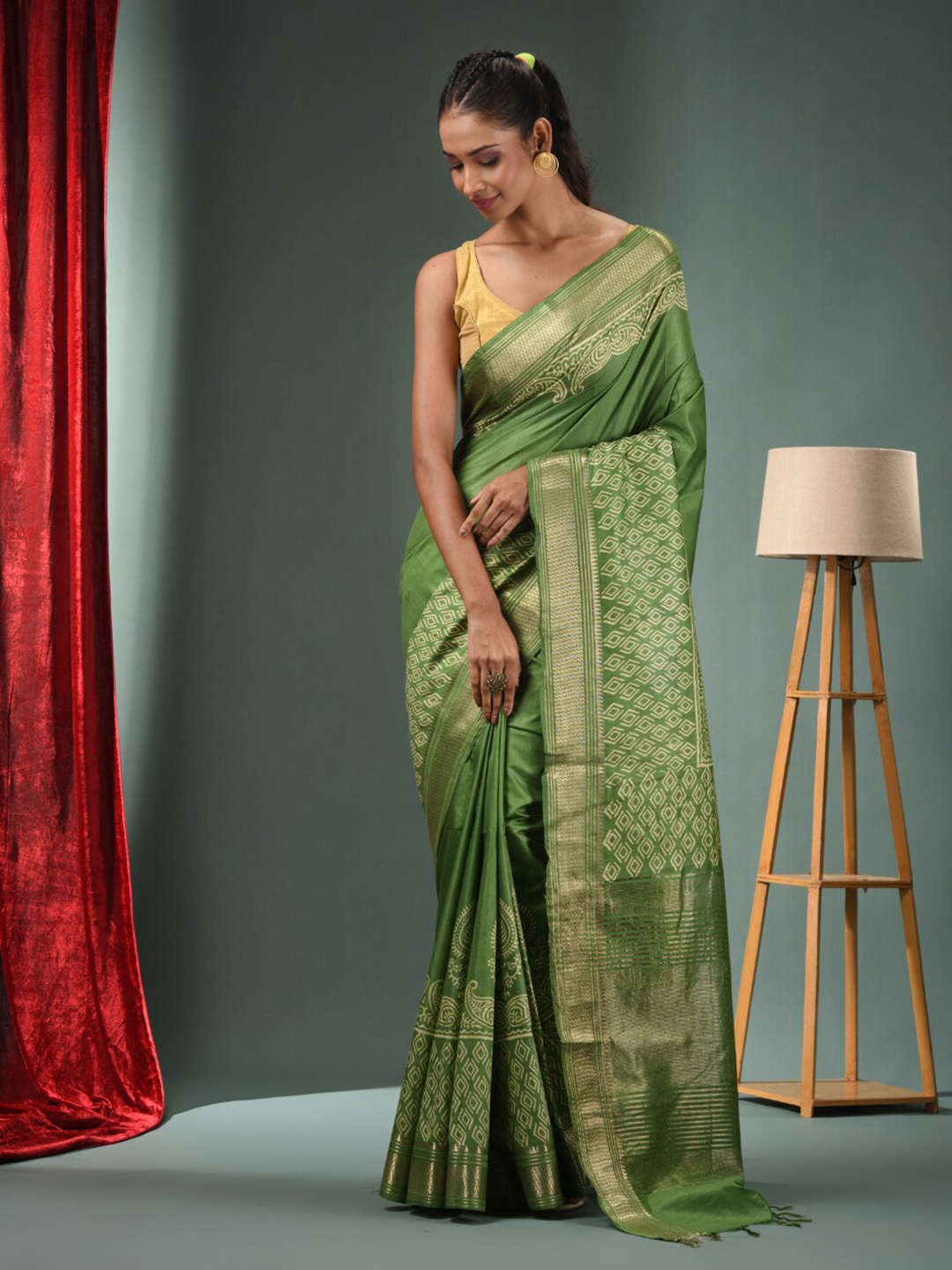 

Charukriti Ethnic Motifs Zari Saree, Green