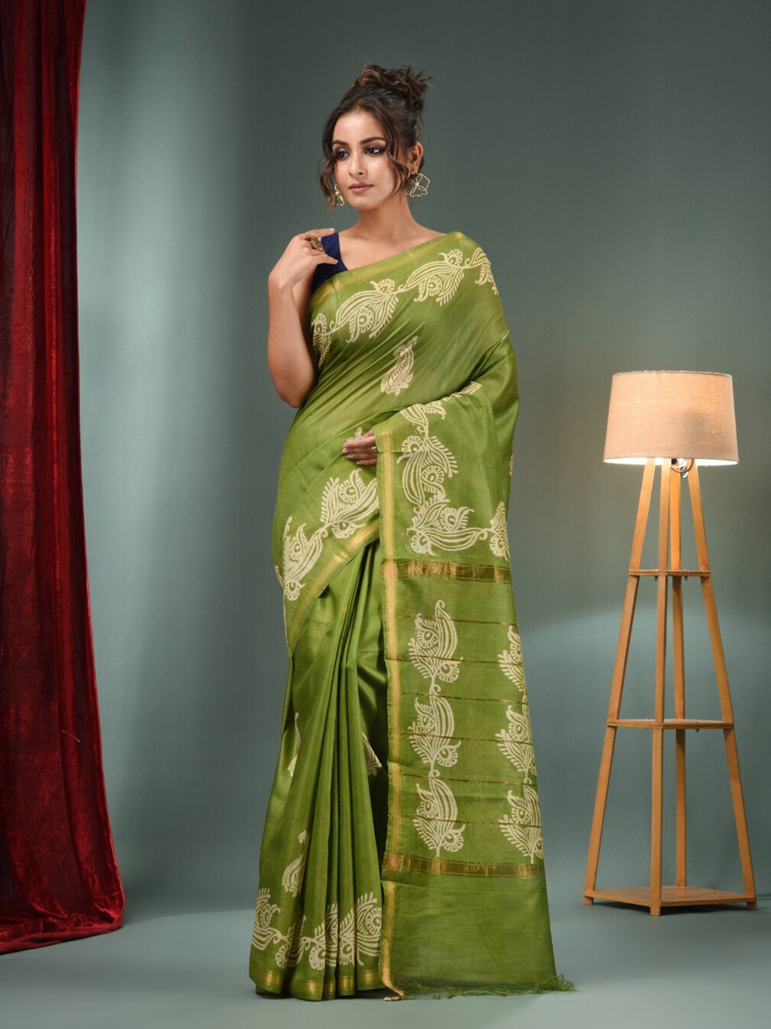 

Charukriti Ethnic Motifs Printed Zari Detail Saree, Green