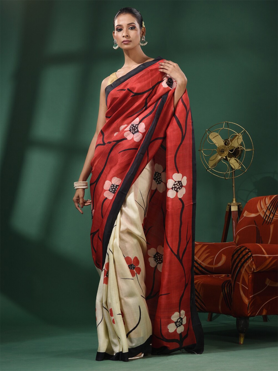 

Charukriti Floral Printed Pure Silk Saree, Red
