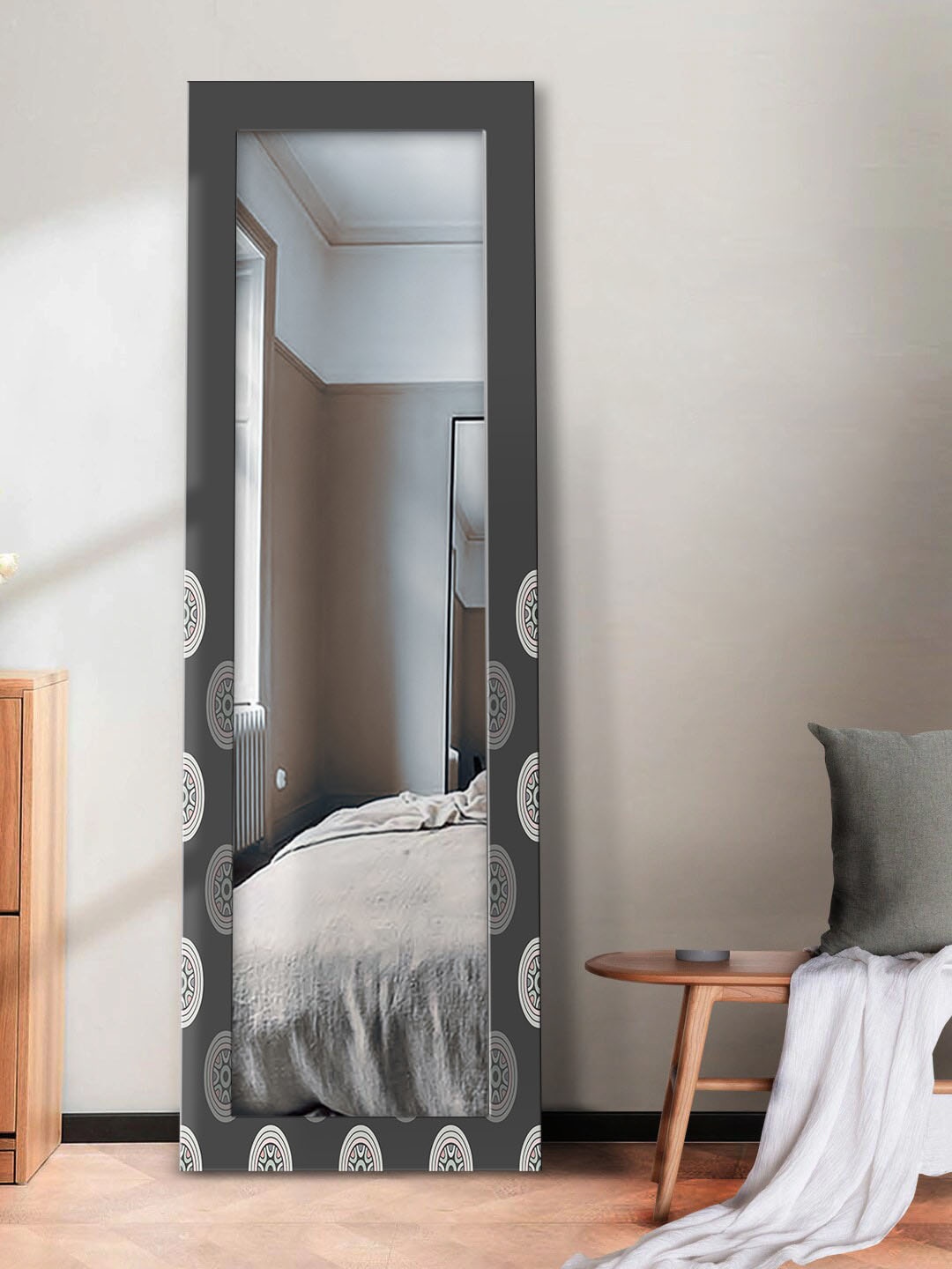 

999Store Black Seamless Geometric Mandala Printed Wall Mirrors