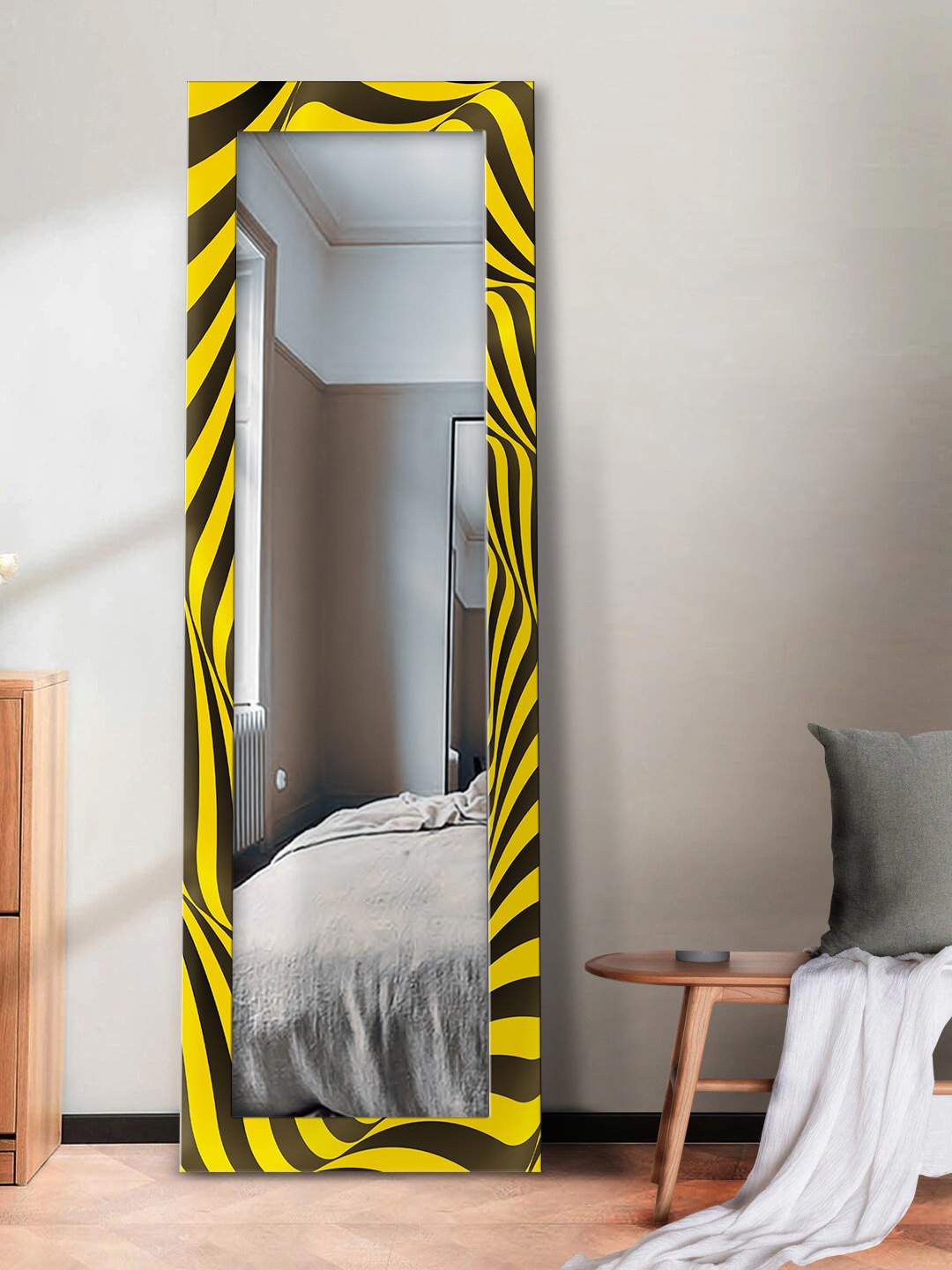 

999Store Yellow & Black Psychedelic Optical Illusion Design Wall Mirror