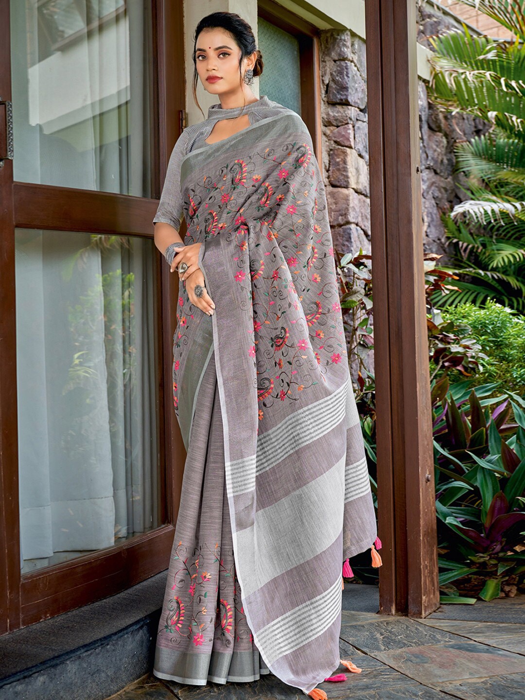 

DEVATITHI Paisley Embroidered Linen Blend Saree, Grey