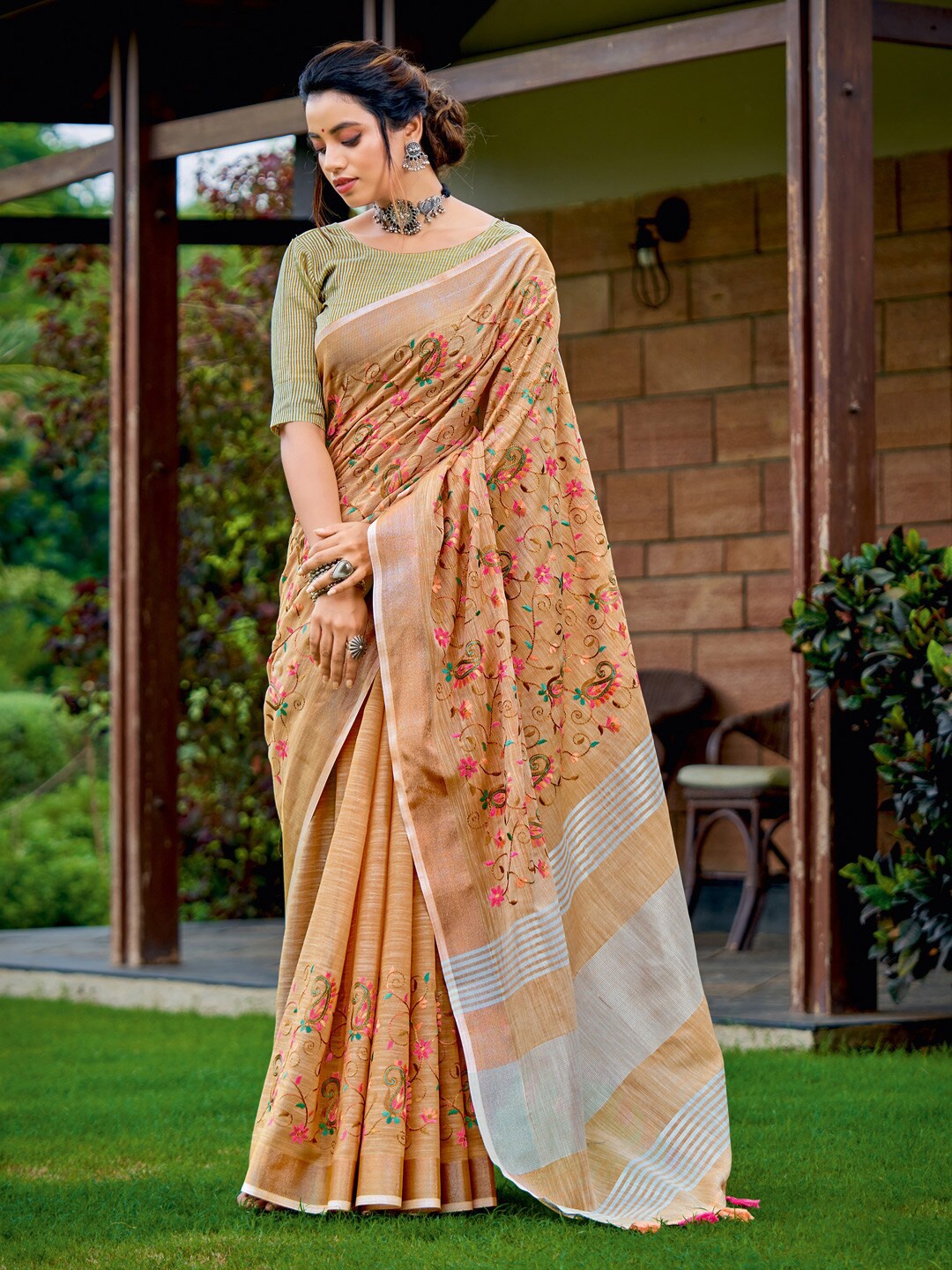 

DEVATITHI Paisley Embroidered Linen Blend Saree, Peach