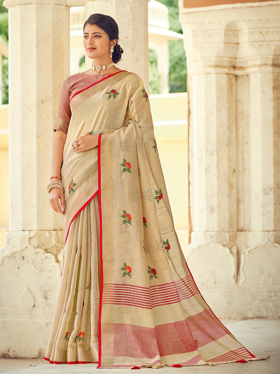 

DEVATITHI Floral Embroidered Zari Saree, Cream