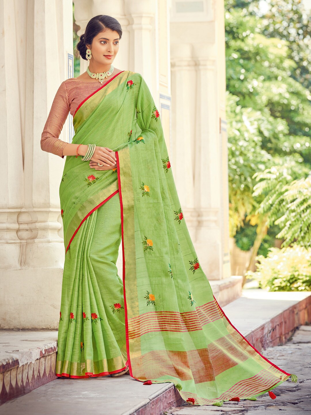 

DEVATITHI Floral Embroidered Zari Saree, Green