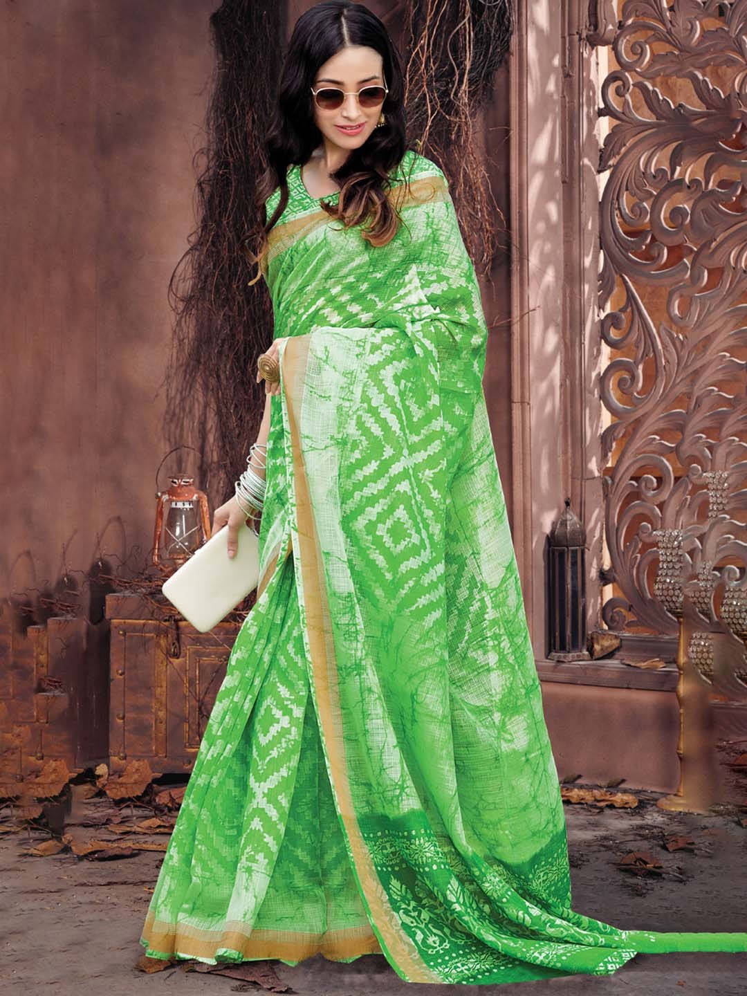 

DEVATITHI Geometric Printed Zari Saree, Green