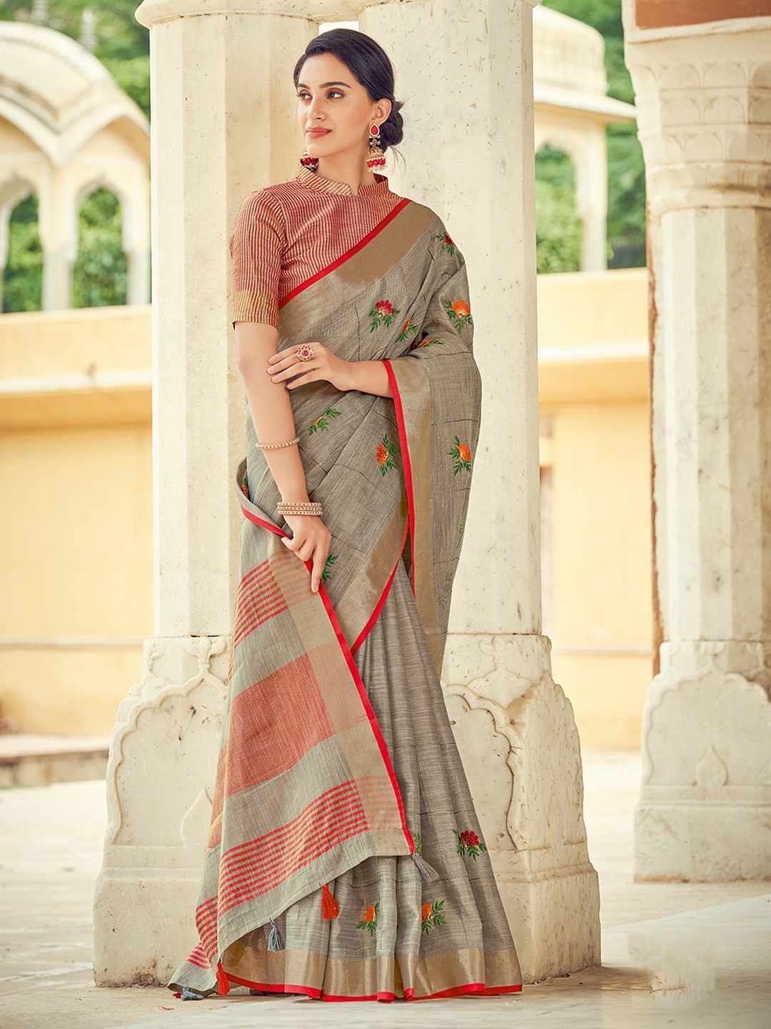 

DEVATITHI Floral Embroidered Zari Saree, Grey