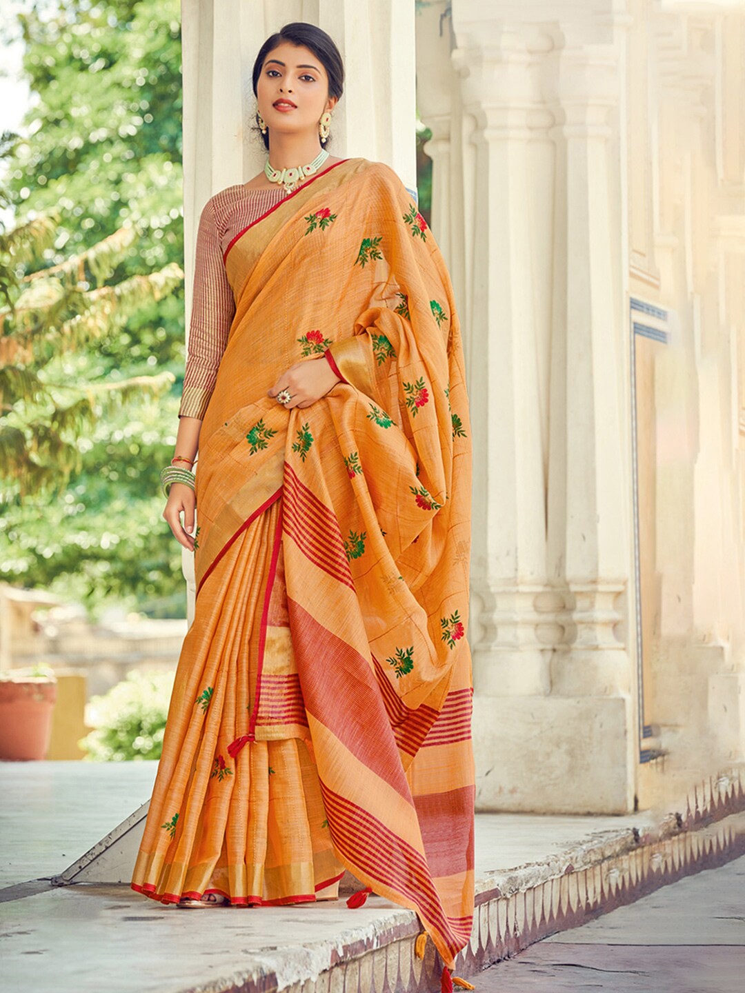 

DEVATITHI Floral Printed Zari Saree, Orange