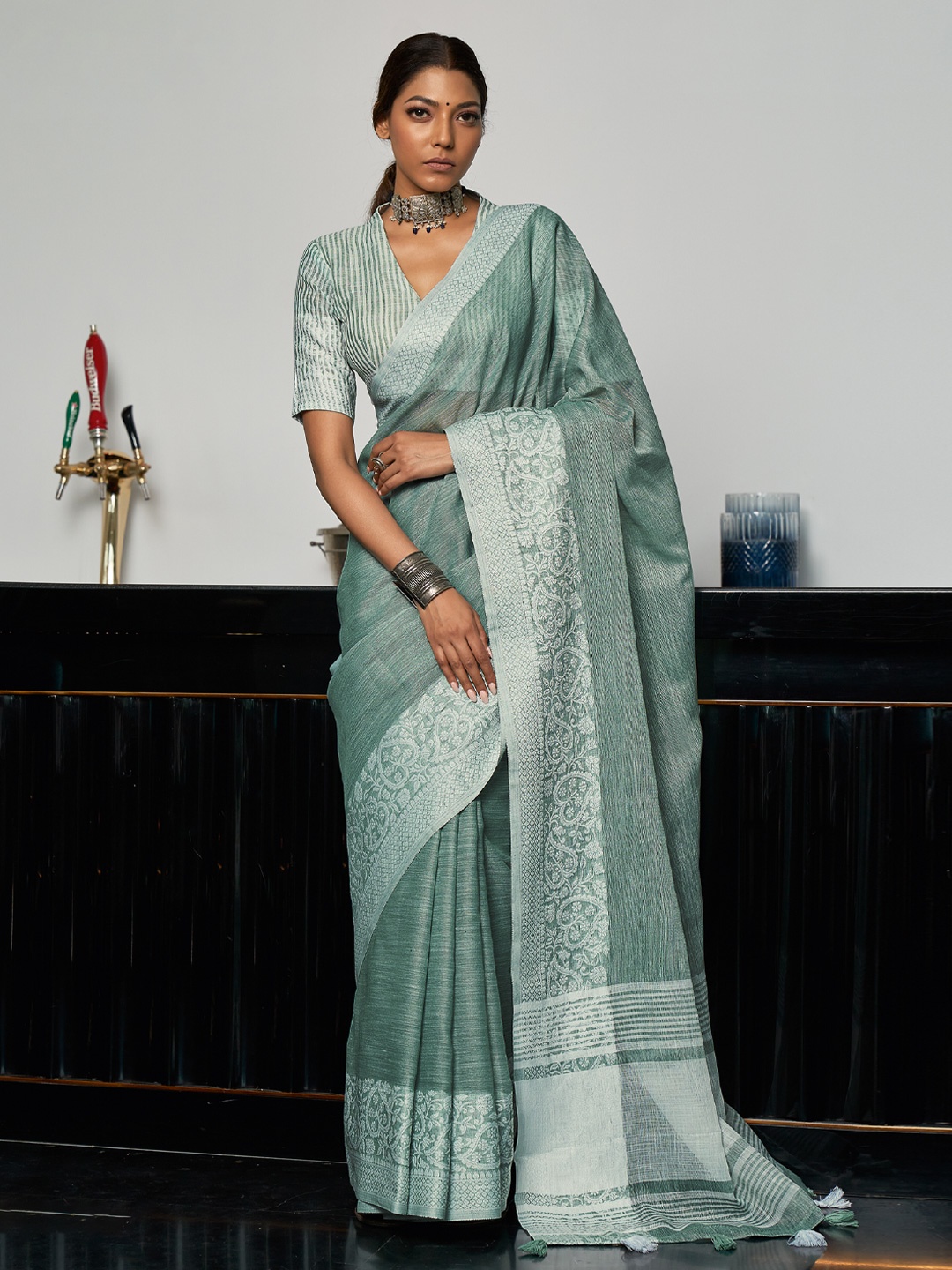 

DEVATITHI Linen Blend Saree, Grey