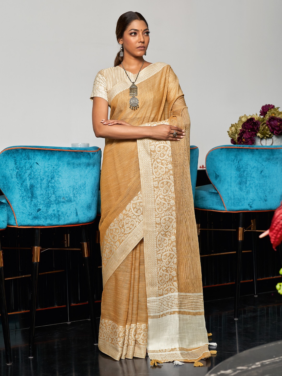 

DEVATITHI Linen Blend Saree, Beige