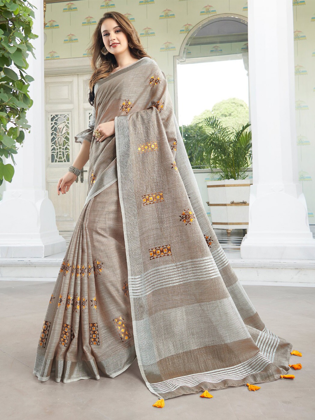 

DEVATITHI Geometric Woven Design Zari Linen Cotton Saree, Beige