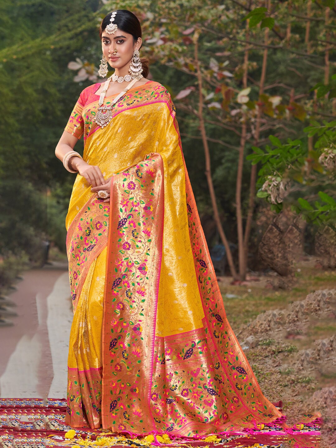 

DEVATITHI Woven Design Zari Silk Blend Paithani Saree, Yellow