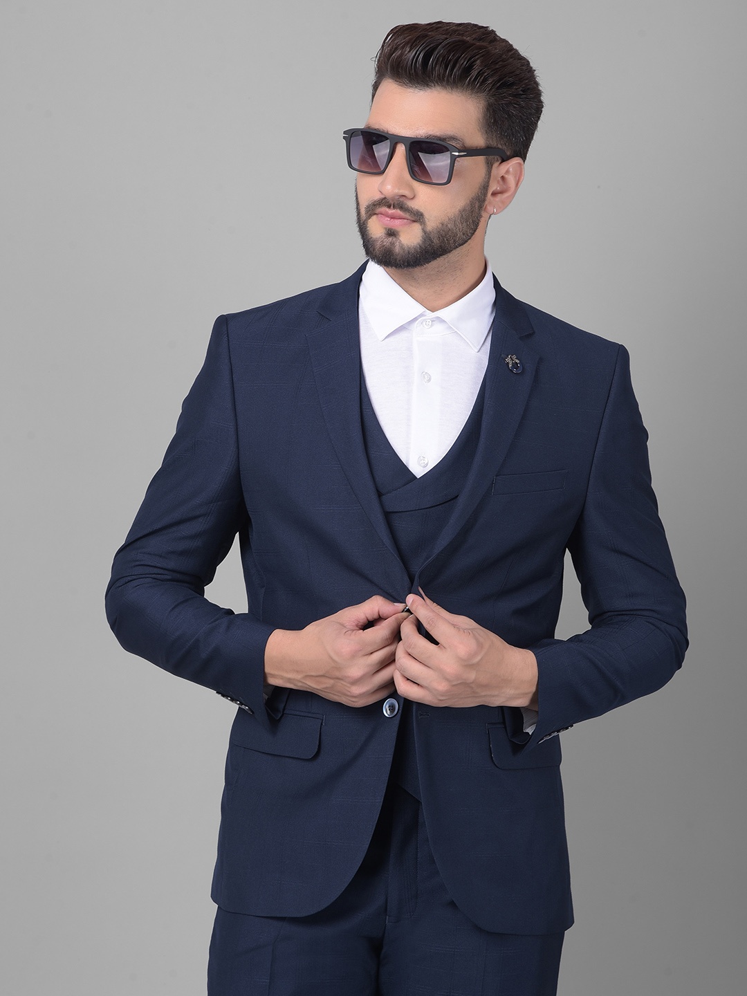 

Crimsoune Club Single-Breasted Slim-Fit Three-Piece Formal Suit, Navy blue