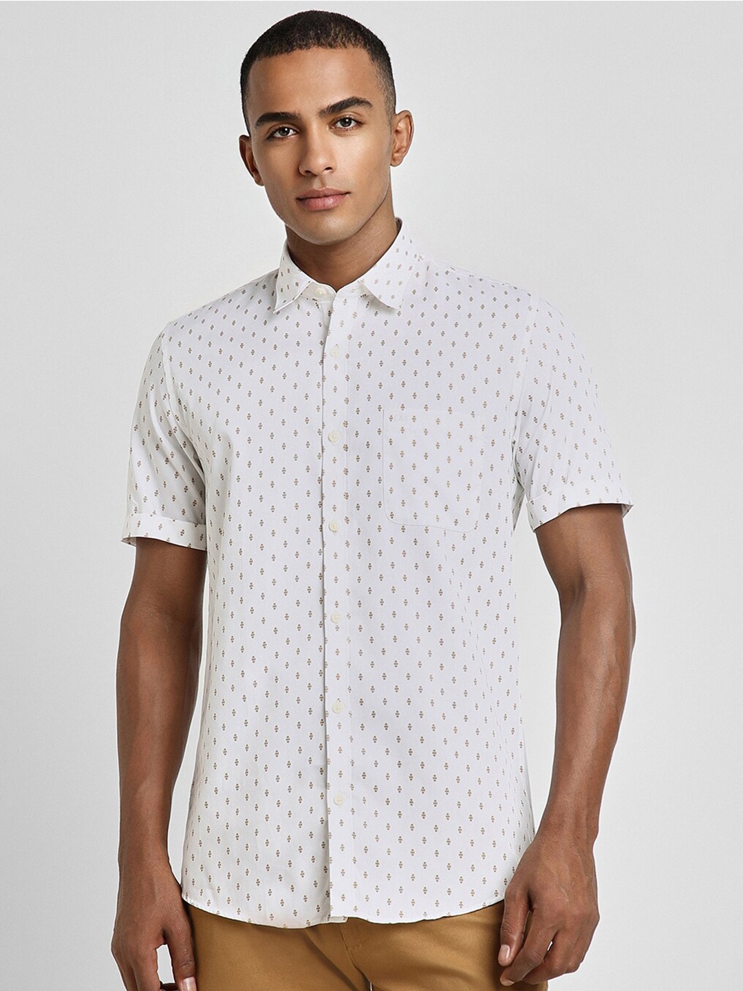 

Peter England Casuals Slim Fit Micro DItsy Printed Pure Cotton Casual Shirt, White