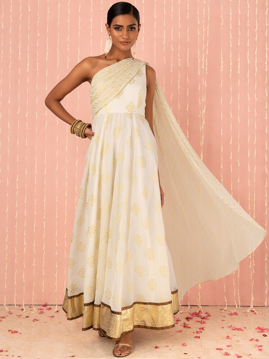 

INDYA X NIKHIL THAMPI Ivory Foil Print One Shoulder Anarkali Kurta With Attached Drape, Off white