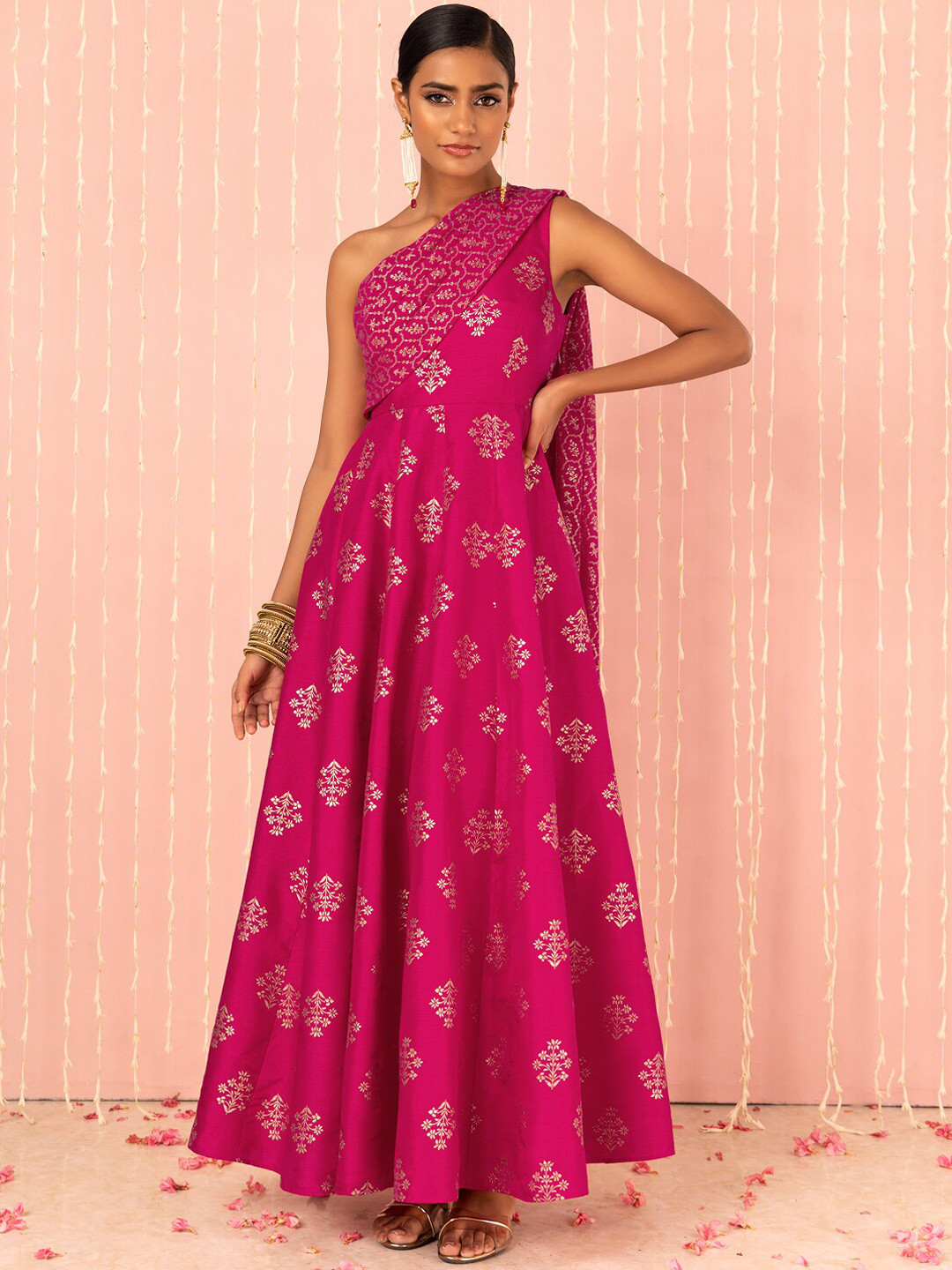 

Indya X NIKHIL THAMPI Foil Print One Shoulder Anarkali Kurta With Attached Drape, Pink