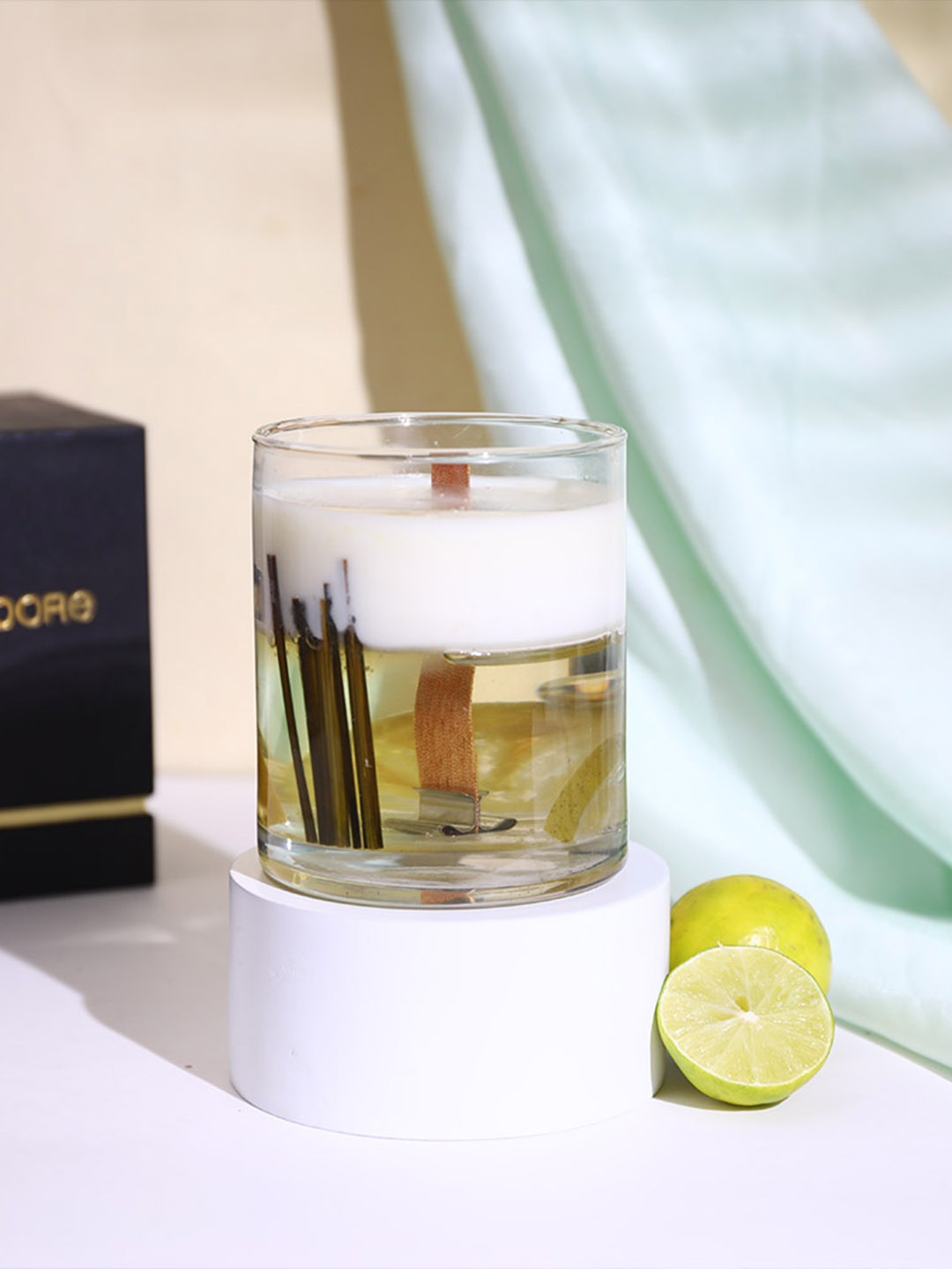 

ROSEMOORe Yellow & Transparent Lemongrass Gel Candle