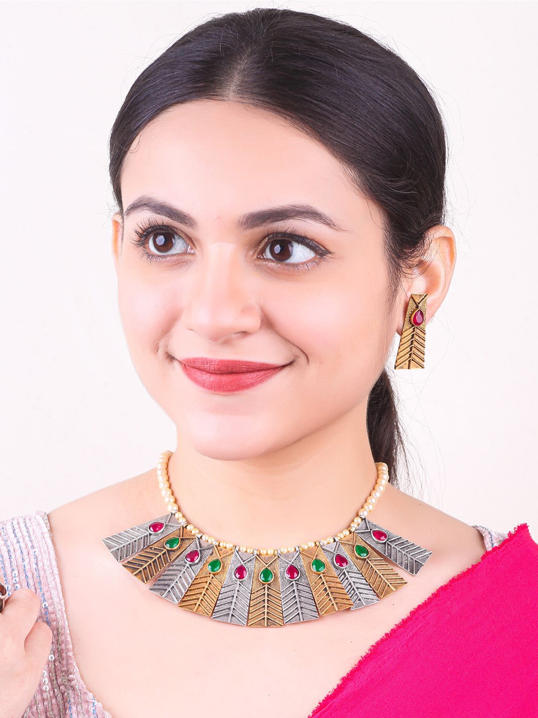

GRIIHAM Gold-Plated Stones Studded & Pearls Beaded Jewellery Set