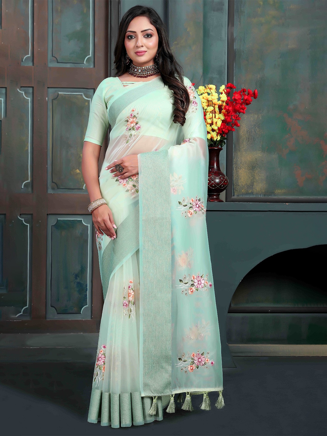 

Munir Floral Embroidered Zari Organza Saree, Green