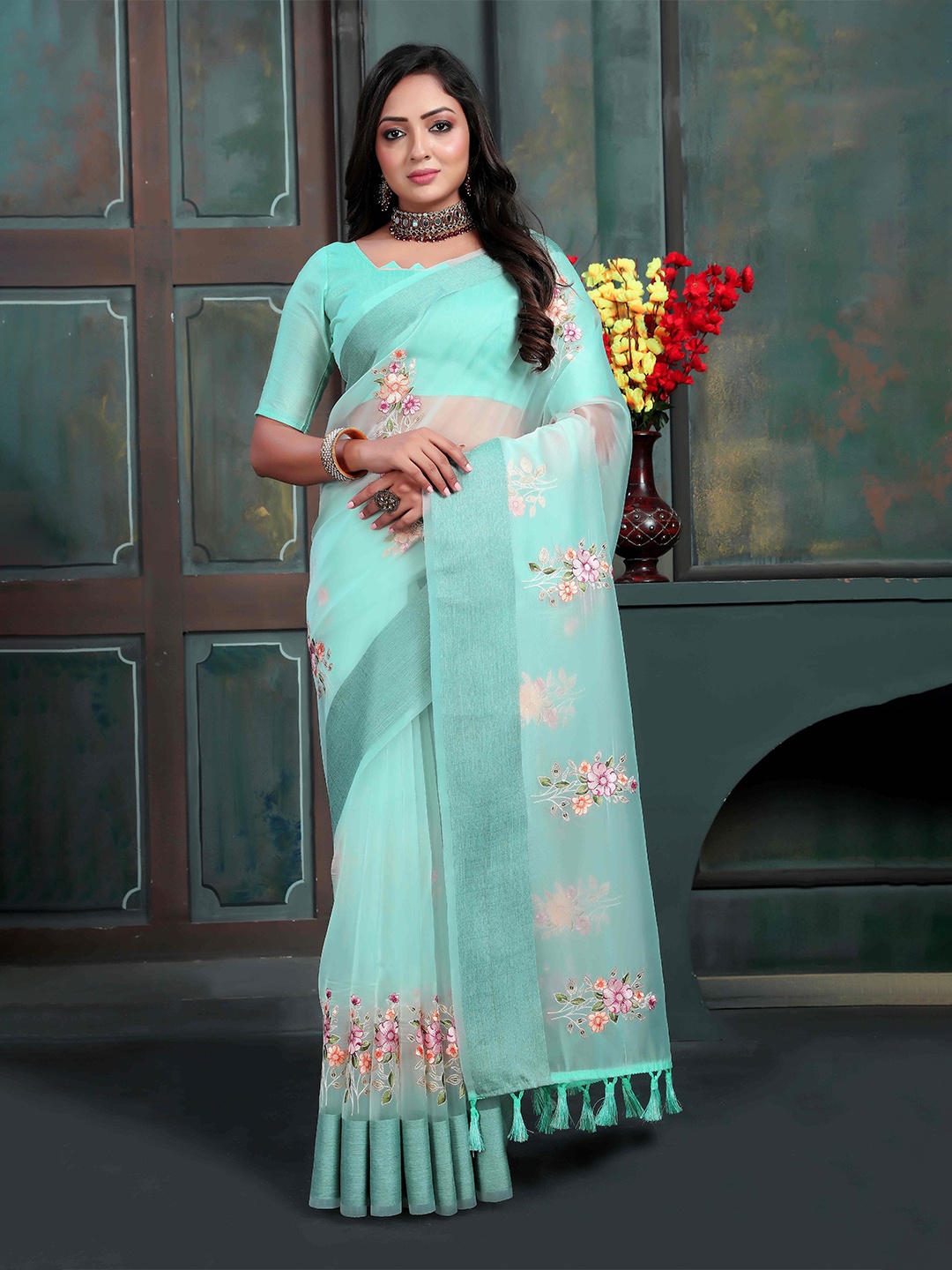 

Munir Floral Embroidered Zari Organza Saree, Blue