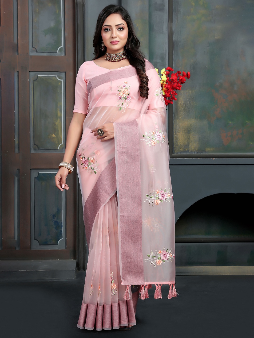

Munir Floral Embroidered Zari Organza Saree, Pink