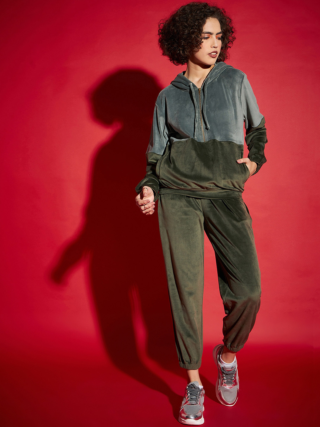 

SASSAFRAS Green Colourblocked Velvet Sweatshirt With Joggers