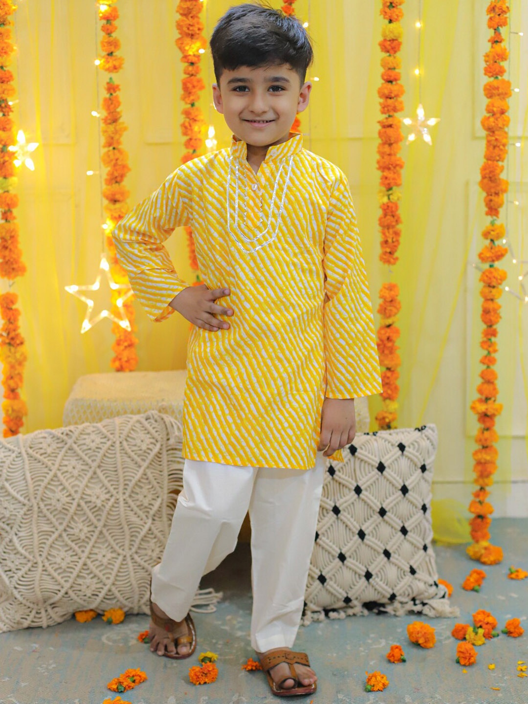 

BownBee Boys Leheriya Printed Gotta Patti Pure Cotton Kurta with Pyjamas, Yellow