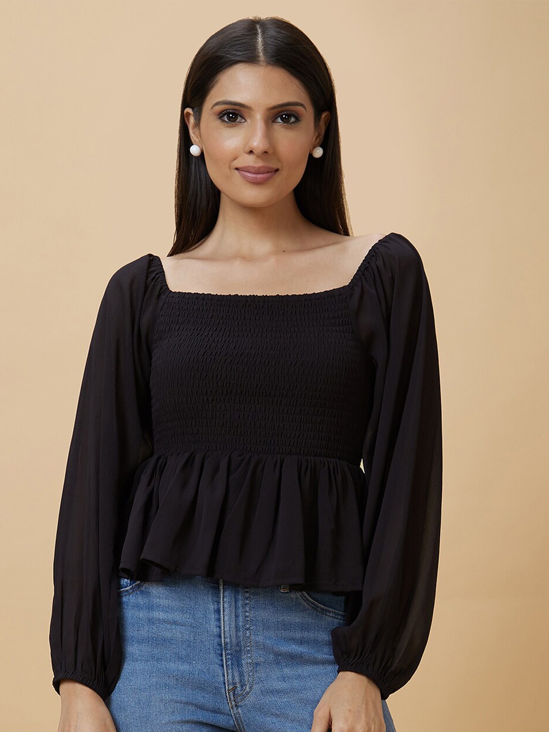 

Globus Black Square Neck Puff Sleeve Smocking Georgette Peplum Top
