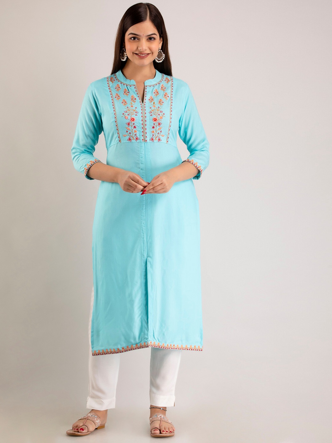 

KUROCK Floral Yoke Design Thread Work Regular Kurta with Trousers, Blue