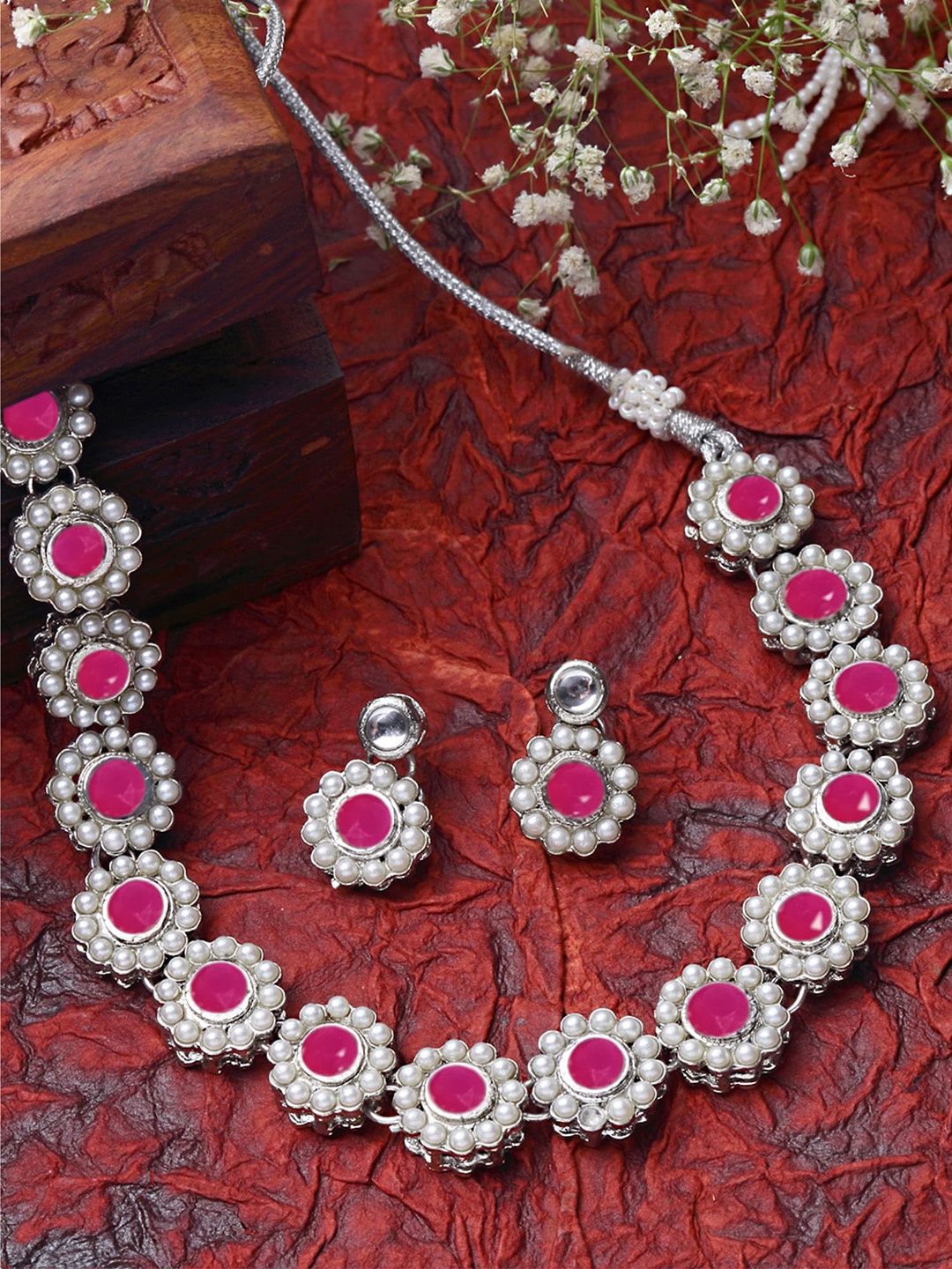 

KARATCART Silver-Plated Kundan-Studded & Beaded Jewellery Set