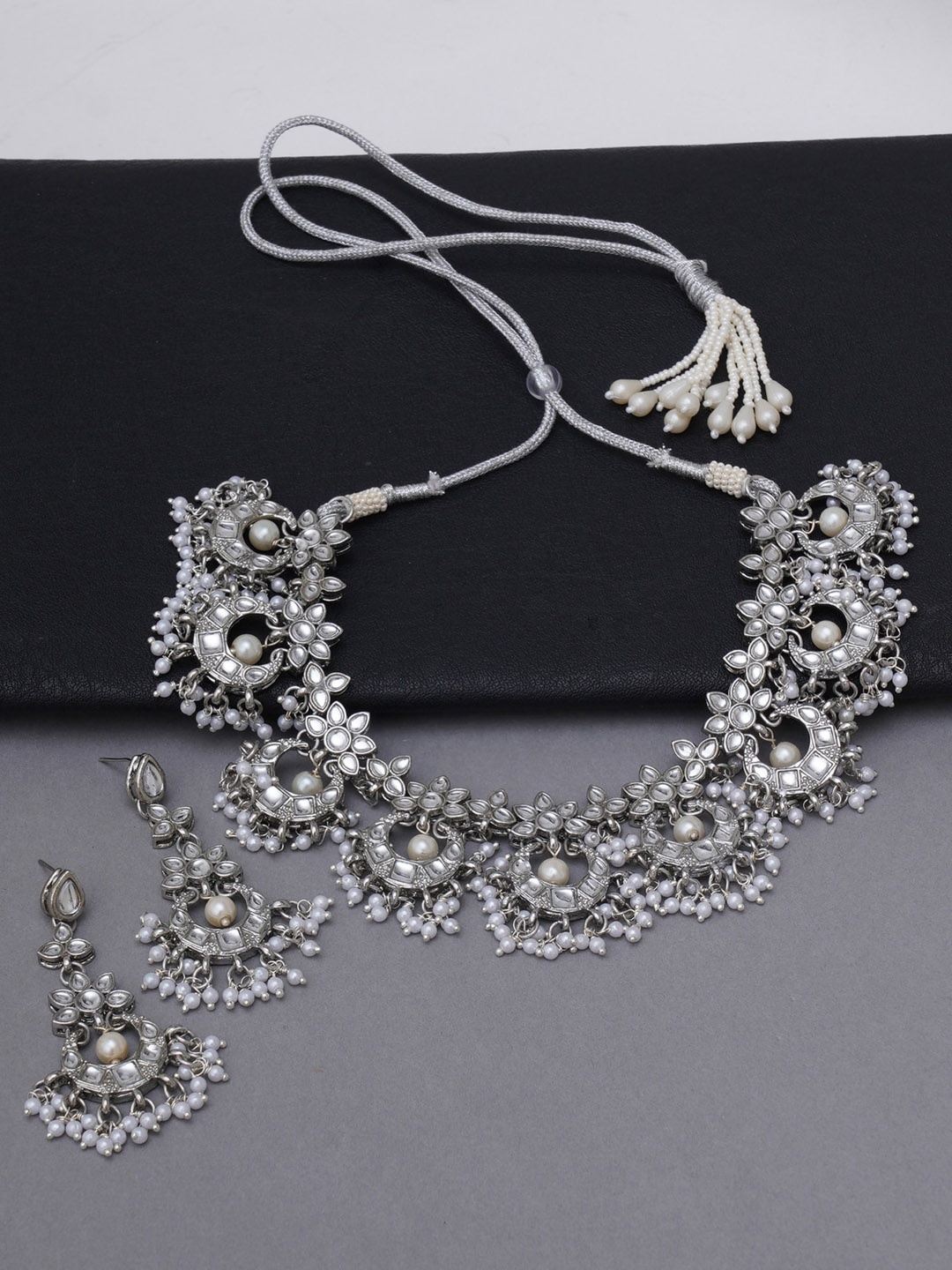 

KARATCART Silver-Plated Kundan-Studded Jewellery Set