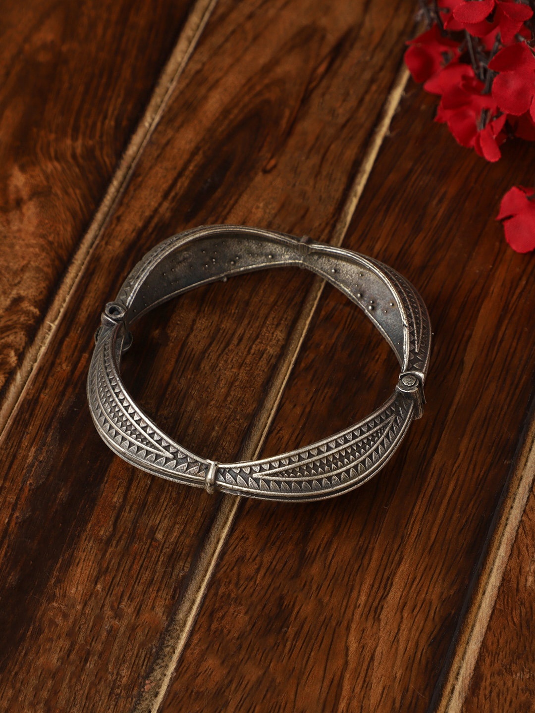 

VENI Silver-Plated Oxidised Bangle