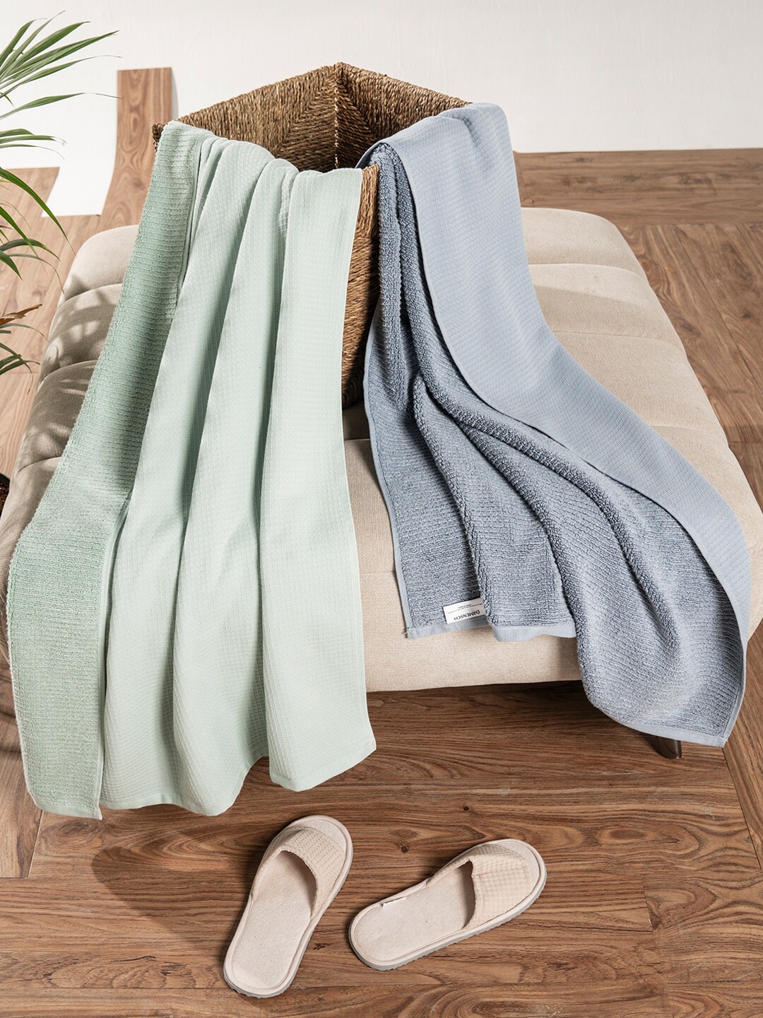 

DAMENSCH 2 Egyptian Texture Bath Towel, Blue