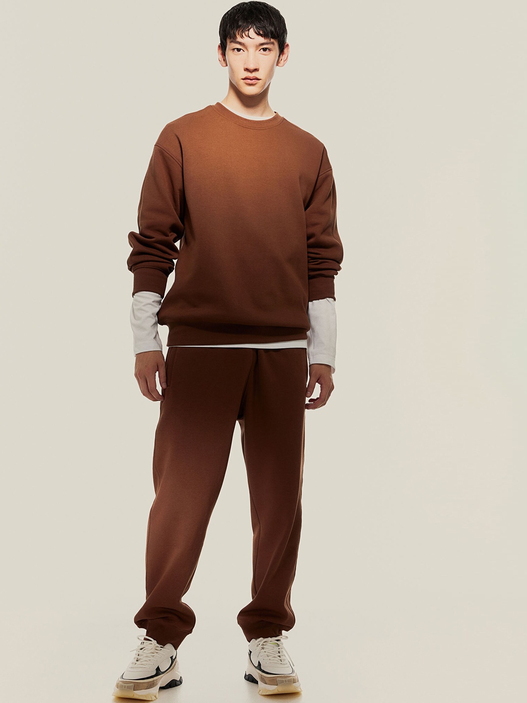 

H&M Men Thermolite Relaxed Fit Sweatpants, Brown