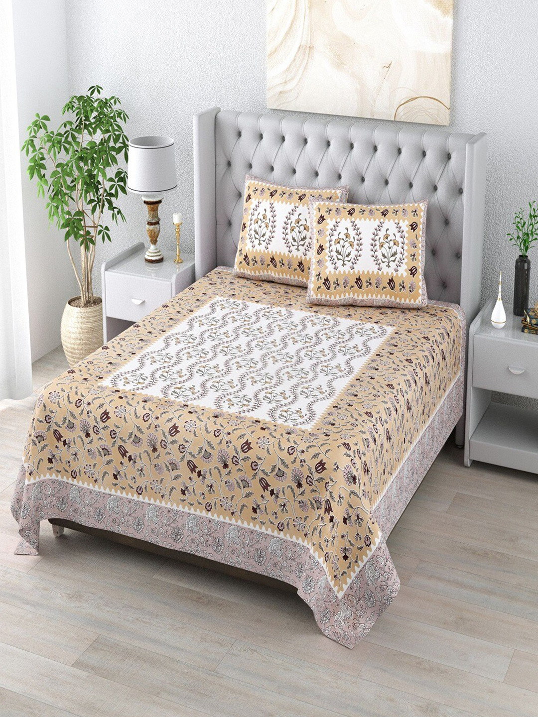 

Bombay Spreads Beige & Pink Printed Cotton 180 TC King Bedsheet with 2 Pillow Covers