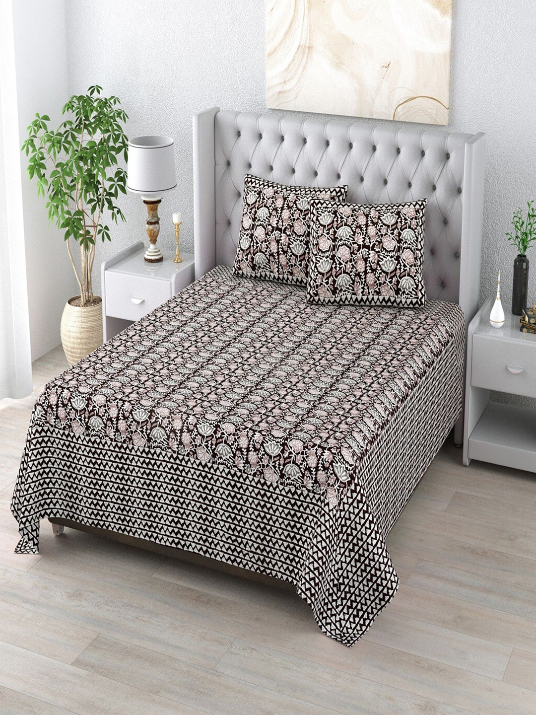 

Bombay Spreads Black & White Ethnic Motifs Cotton 180 TC King Bedsheet & 2 Pillow Covers