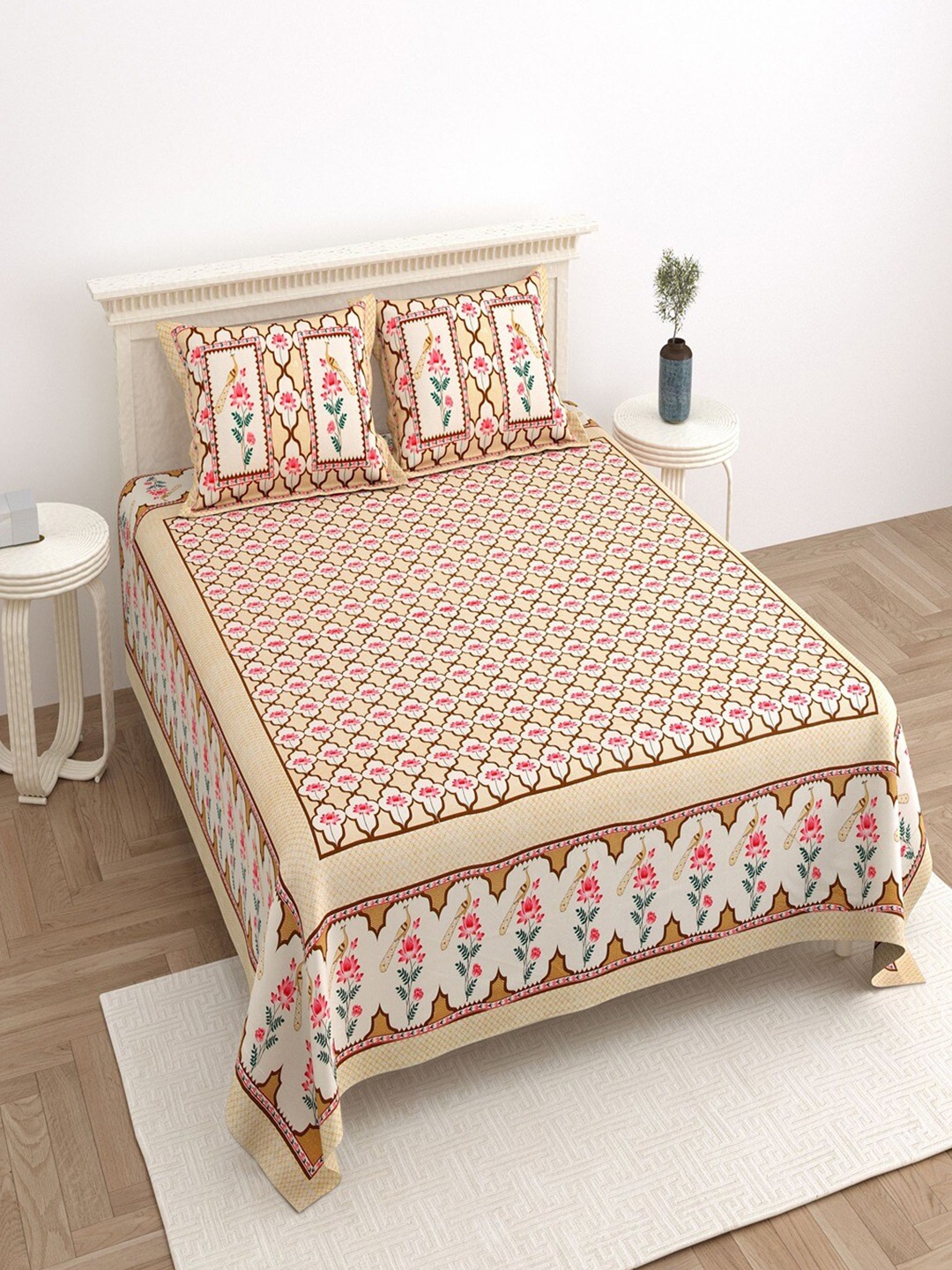 

Bombay Spreads Orange & White Floral Cotton 180 TC King Bedsheet With 2 Pillow Covers