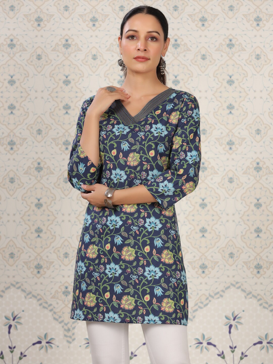 

Ode by House of Pataudi Navy Blue Floral Printed V-Neck Pure Cotton Kurti