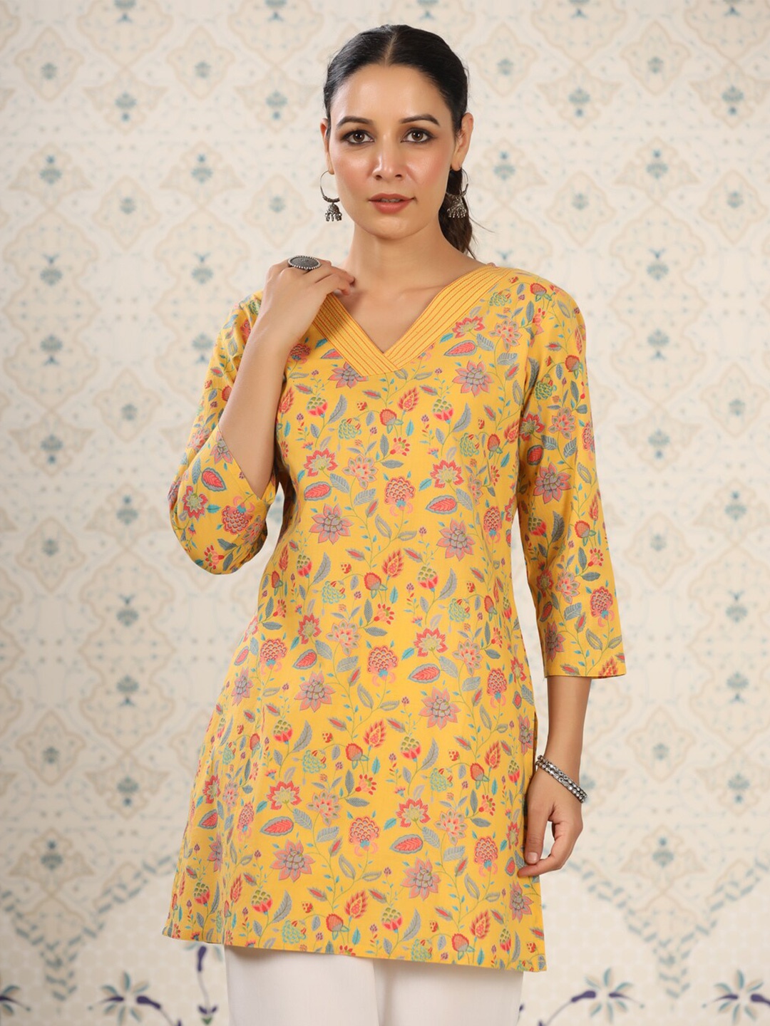 

Ode by House of Pataudi Yellow Floral Printed V-Neck Pure Cotton Kurti