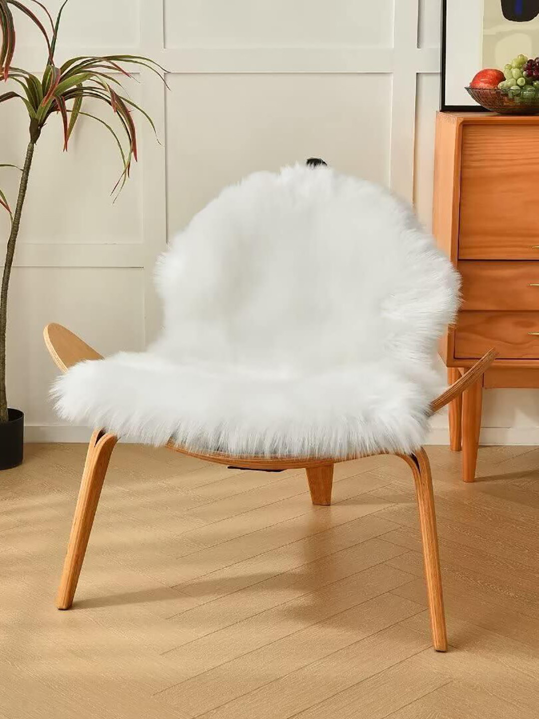 

HOUSE OF QUIRK White Fur Rectangular Floor Mats