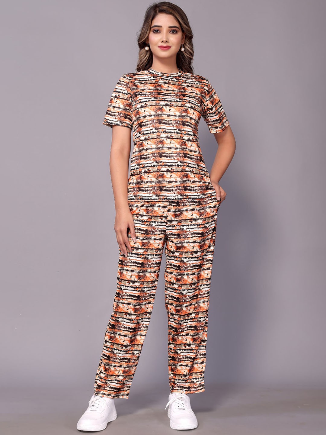 

WESTHOOD Printed Round Neck T-Shirt With Trousers, Brown