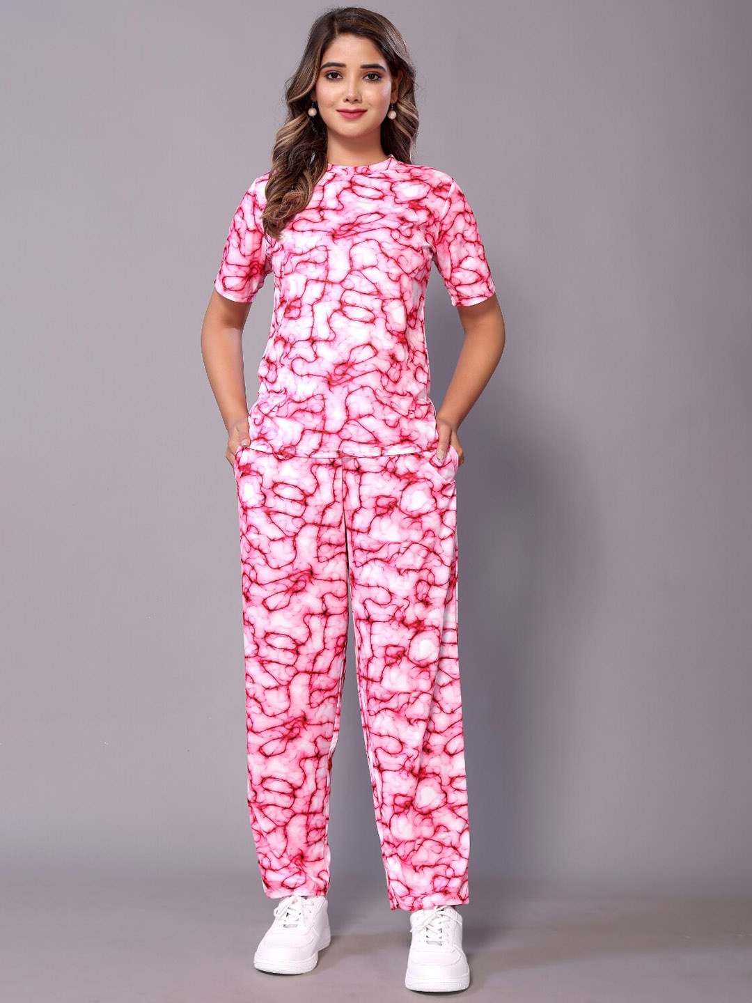 

WESTHOOD Printed Round Neck T-Shirt With Trousers, Pink