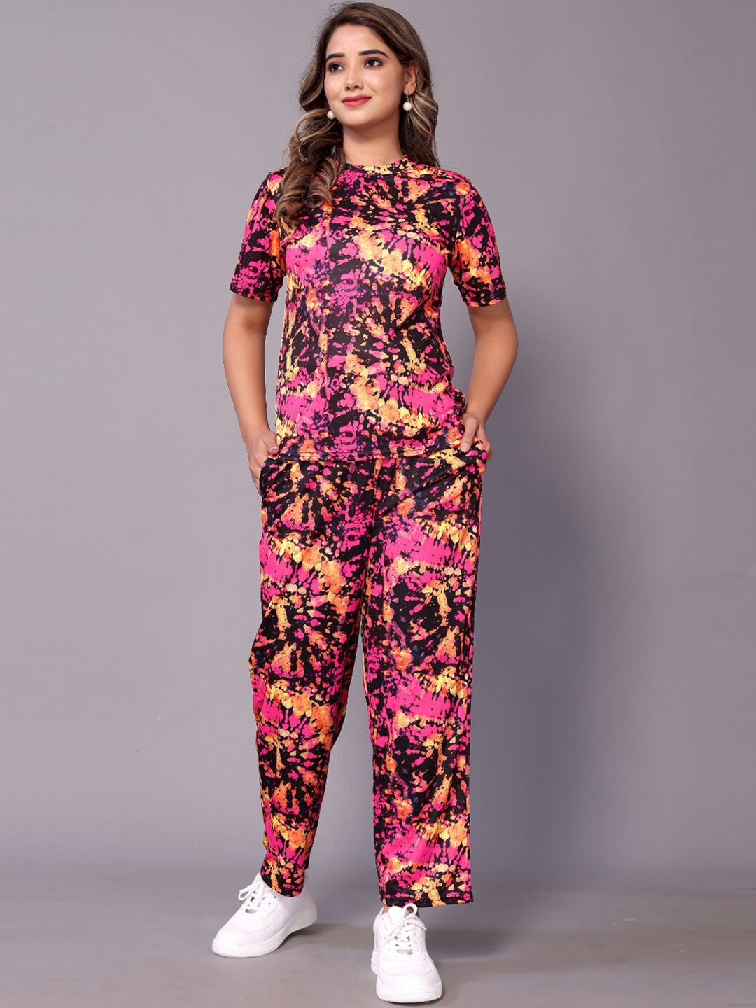 

WESTHOOD Printed Round Neck T-Shirt With Trousers, Pink